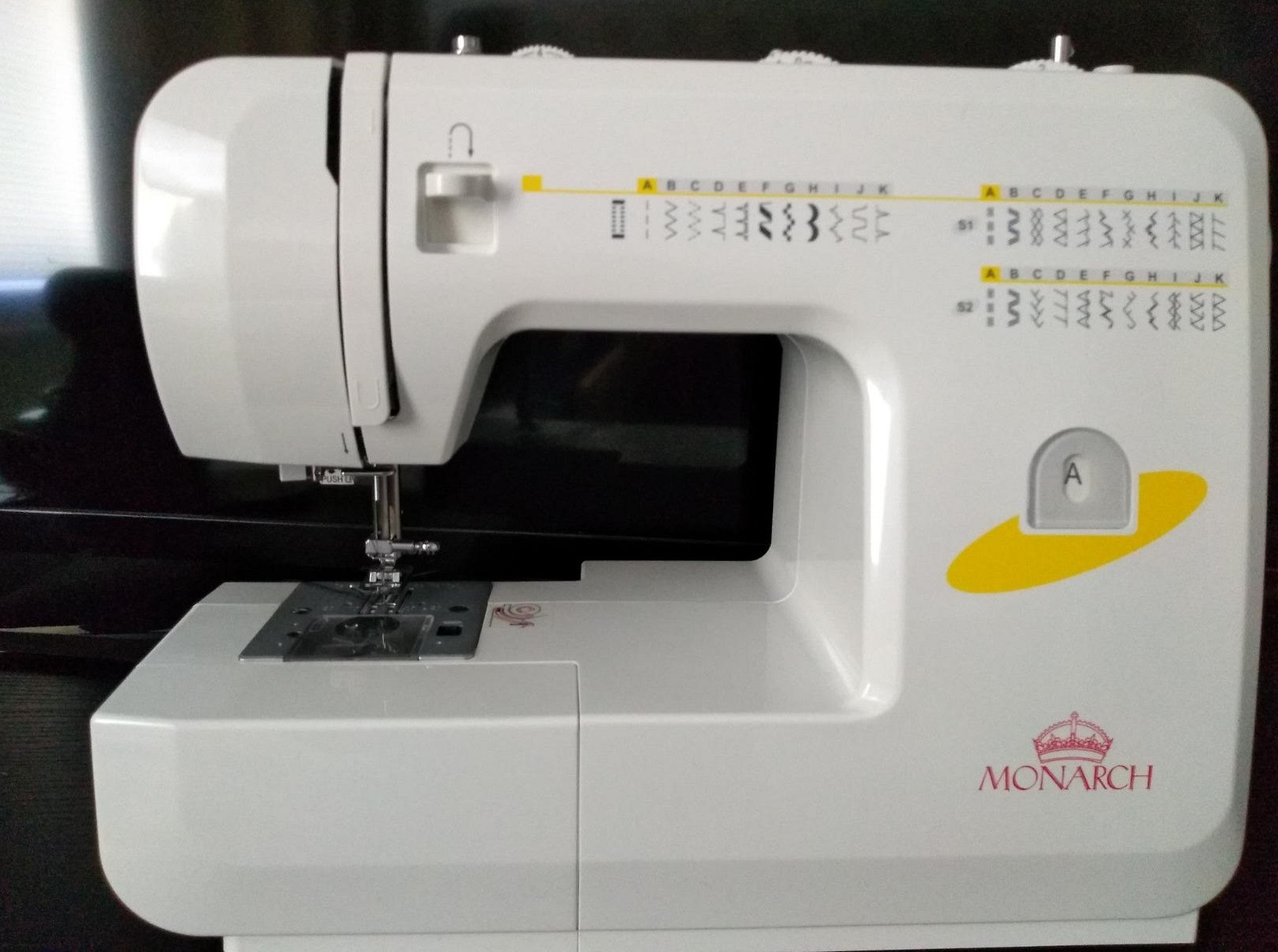 Monarch Q60B Dropin Bobbin Sewing Machine
